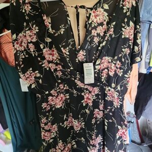 Torrid Black Floral Top Bnwt